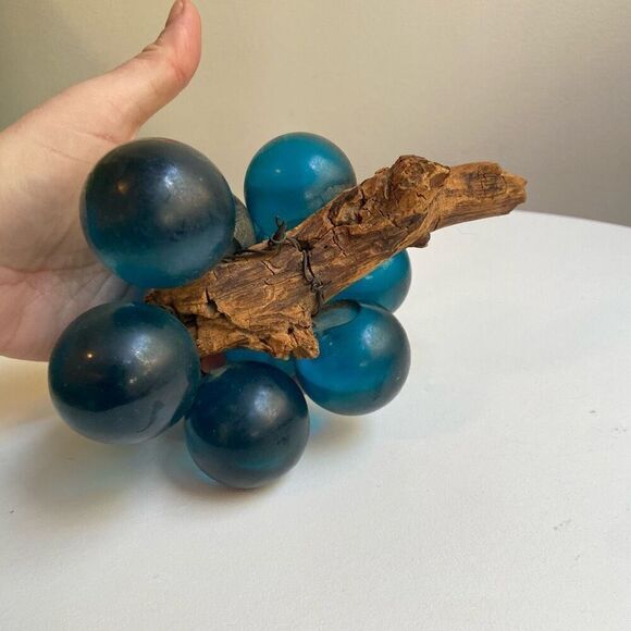 Vintage Mid-Century Lucite Grape Cluster Turquoise Blue on Driftwood - Picture 4 of 7